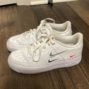 Nike Youth Air Force 1 Low GS DO6486 100 Multi-Swoosh